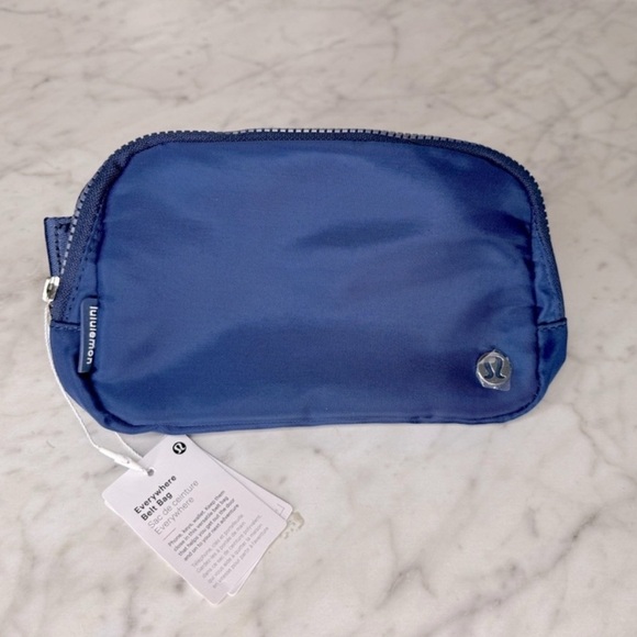 lululemon athletica Handbags - Lululemon Crossbody Beltbag 1L -L